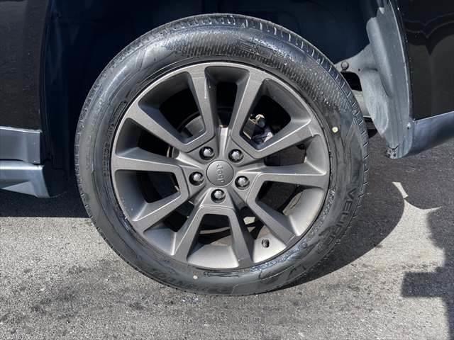 ジープ・コンパス 75thアニバーサリーエディション 4WD SDナビ フルセグTV バックカメラ シートヒーター パワーシート ハーフレザーシート 禁煙車 クルーズコントロール ETC 横滑り防止装置 パワーウィンドウ(27枚目)