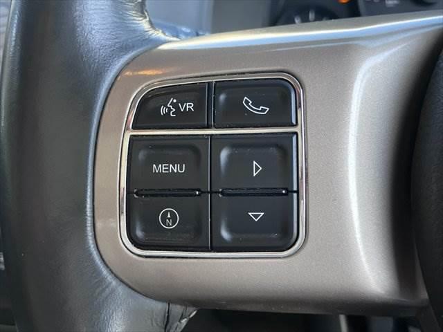 ジープ・コンパス 75thアニバーサリーエディション 4WD SDナビ フルセグTV バックカメラ シートヒーター パワーシート ハーフレザーシート 禁煙車 クルーズコントロール ETC 横滑り防止装置 パワーウィンドウ(38枚目)