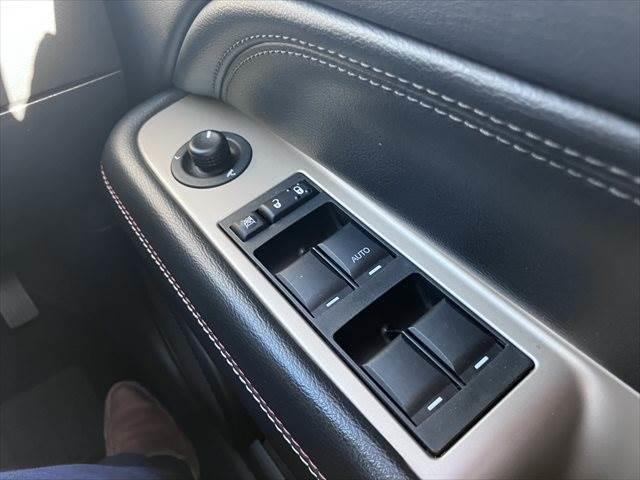 ジープ・コンパス 75thアニバーサリーエディション 4WD SDナビ フルセグTV バックカメラ シートヒーター パワーシート ハーフレザーシート 禁煙車 クルーズコントロール ETC 横滑り防止装置 パワーウィンドウ(41枚目)