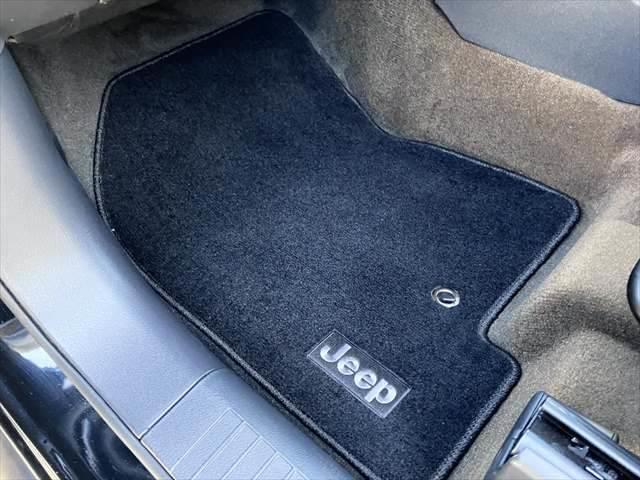 ジープ・コンパス 75thアニバーサリーエディション 4WD SDナビ フルセグTV バックカメラ シートヒーター パワーシート ハーフレザーシート 禁煙車 クルーズコントロール ETC 横滑り防止装置 パワーウィンドウ(50枚目)