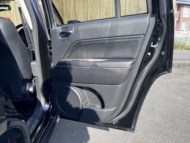 ジープ・コンパス 75thアニバーサリーエディション 4WD SDナビ フルセグTV バックカメラ シートヒーター パワーシート ハーフレザーシート 禁煙車 クルーズコントロール ETC 横滑り防止装置 パワーウィンドウ(55枚目)