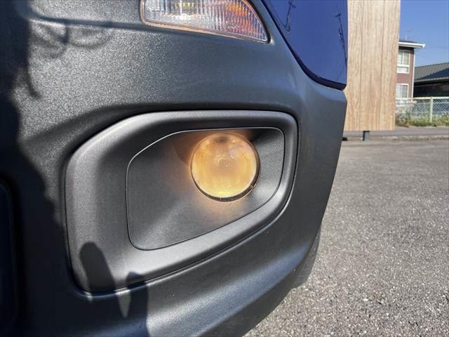 ジープ・レネゲード リミテッド　レーダークルーズコントロール　本革シート　パワーシート　シートヒーター　禁煙車　ＥＴＣ　コーナーセンサー　純正１７インチＡＷ　バックカメラ　アイドリングストップ　電動格納ミラー（11枚目）