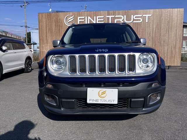 ジープ・レネゲード リミテッド　レーダークルーズコントロール　本革シート　パワーシート　シートヒーター　禁煙車　ＥＴＣ　コーナーセンサー　純正１７インチＡＷ　バックカメラ　アイドリングストップ　電動格納ミラー（13枚目）