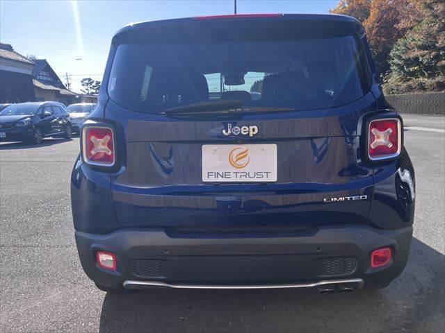 ジープ・レネゲード リミテッド　レーダークルーズコントロール　本革シート　パワーシート　シートヒーター　禁煙車　ＥＴＣ　コーナーセンサー　純正１７インチＡＷ　バックカメラ　アイドリングストップ　電動格納ミラー（17枚目）