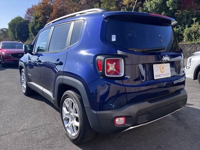 ジープ・レネゲード リミテッド　レーダークルーズコントロール　本革シート　パワーシート　シートヒーター　禁煙車　ＥＴＣ　コーナーセンサー　純正１７インチＡＷ　バックカメラ　アイドリングストップ　電動格納ミラー（18枚目）