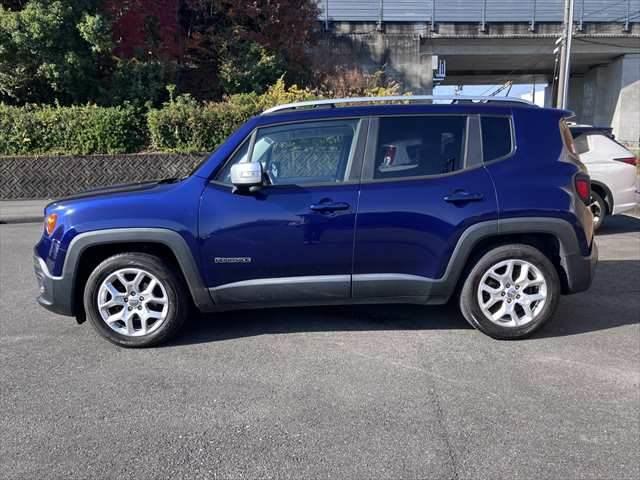 ジープ・レネゲード リミテッド　レーダークルーズコントロール　本革シート　パワーシート　シートヒーター　禁煙車　ＥＴＣ　コーナーセンサー　純正１７インチＡＷ　バックカメラ　アイドリングストップ　電動格納ミラー（19枚目）