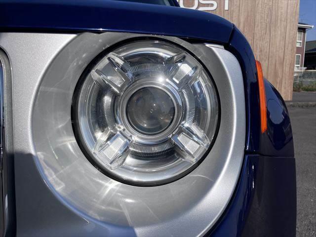 ジープ・レネゲード リミテッド　レーダークルーズコントロール　本革シート　パワーシート　シートヒーター　禁煙車　ＥＴＣ　コーナーセンサー　純正１７インチＡＷ　バックカメラ　アイドリングストップ　電動格納ミラー（22枚目）