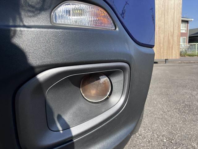 ジープ・レネゲード リミテッド　レーダークルーズコントロール　本革シート　パワーシート　シートヒーター　禁煙車　ＥＴＣ　コーナーセンサー　純正１７インチＡＷ　バックカメラ　アイドリングストップ　電動格納ミラー（24枚目）