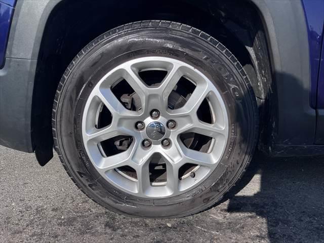 ジープ・レネゲード リミテッド　レーダークルーズコントロール　本革シート　パワーシート　シートヒーター　禁煙車　ＥＴＣ　コーナーセンサー　純正１７インチＡＷ　バックカメラ　アイドリングストップ　電動格納ミラー（28枚目）