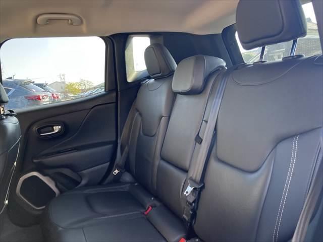 ジープ・レネゲード リミテッド　レーダークルーズコントロール　本革シート　パワーシート　シートヒーター　禁煙車　ＥＴＣ　コーナーセンサー　純正１７インチＡＷ　バックカメラ　アイドリングストップ　電動格納ミラー（34枚目）