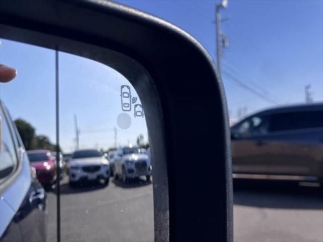 ジープ・レネゲード リミテッド　レーダークルーズコントロール　本革シート　パワーシート　シートヒーター　禁煙車　ＥＴＣ　コーナーセンサー　純正１７インチＡＷ　バックカメラ　アイドリングストップ　電動格納ミラー（46枚目）