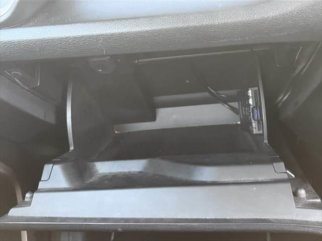 ジープ・レネゲード リミテッド　レーダークルーズコントロール　本革シート　パワーシート　シートヒーター　禁煙車　ＥＴＣ　コーナーセンサー　純正１７インチＡＷ　バックカメラ　アイドリングストップ　電動格納ミラー（48枚目）