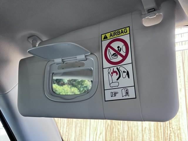 ジープ・レネゲード リミテッド　レーダークルーズコントロール　本革シート　パワーシート　シートヒーター　禁煙車　ＥＴＣ　コーナーセンサー　純正１７インチＡＷ　バックカメラ　アイドリングストップ　電動格納ミラー（50枚目）