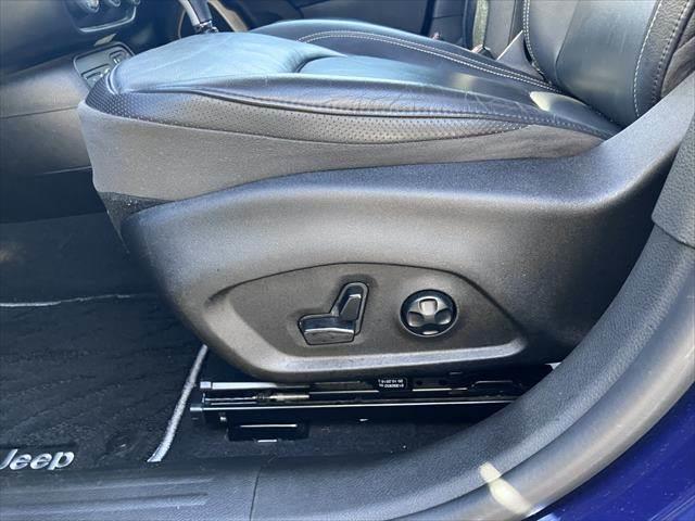 ジープ・レネゲード リミテッド　レーダークルーズコントロール　本革シート　パワーシート　シートヒーター　禁煙車　ＥＴＣ　コーナーセンサー　純正１７インチＡＷ　バックカメラ　アイドリングストップ　電動格納ミラー（65枚目）