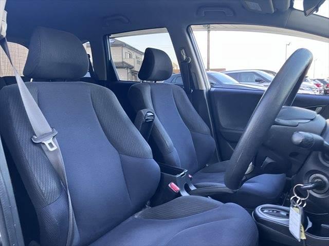 フィットハイブリッド ベースグレード　メモリーナビ　バックカメラ　フルセグＴＶ　スマートキー　禁煙車　ＥＴＣ　クルーズコントロール　盗難防止装置　電動格納ミラー　アイドリングストップ　パワーウィンドウ（7枚目）