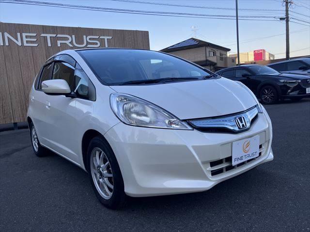 フィットハイブリッド ベースグレード　メモリーナビ　バックカメラ　フルセグＴＶ　スマートキー　禁煙車　ＥＴＣ　クルーズコントロール　盗難防止装置　電動格納ミラー　アイドリングストップ　パワーウィンドウ（14枚目）