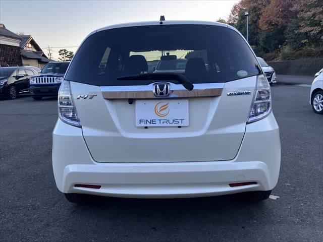 フィットハイブリッド ベースグレード　メモリーナビ　バックカメラ　フルセグＴＶ　スマートキー　禁煙車　ＥＴＣ　クルーズコントロール　盗難防止装置　電動格納ミラー　アイドリングストップ　パワーウィンドウ（17枚目）