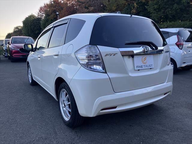 フィットハイブリッド ベースグレード　メモリーナビ　バックカメラ　フルセグＴＶ　スマートキー　禁煙車　ＥＴＣ　クルーズコントロール　盗難防止装置　電動格納ミラー　アイドリングストップ　パワーウィンドウ（18枚目）