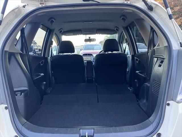 フィットハイブリッド ベースグレード　メモリーナビ　バックカメラ　フルセグＴＶ　スマートキー　禁煙車　ＥＴＣ　クルーズコントロール　盗難防止装置　電動格納ミラー　アイドリングストップ　パワーウィンドウ（32枚目）