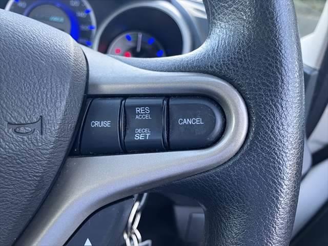 フィットハイブリッド ベースグレード　メモリーナビ　バックカメラ　フルセグＴＶ　スマートキー　禁煙車　ＥＴＣ　クルーズコントロール　盗難防止装置　電動格納ミラー　アイドリングストップ　パワーウィンドウ（35枚目）