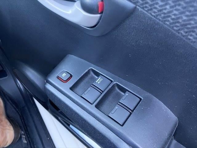 フィットハイブリッド ベースグレード　メモリーナビ　バックカメラ　フルセグＴＶ　スマートキー　禁煙車　ＥＴＣ　クルーズコントロール　盗難防止装置　電動格納ミラー　アイドリングストップ　パワーウィンドウ（40枚目）