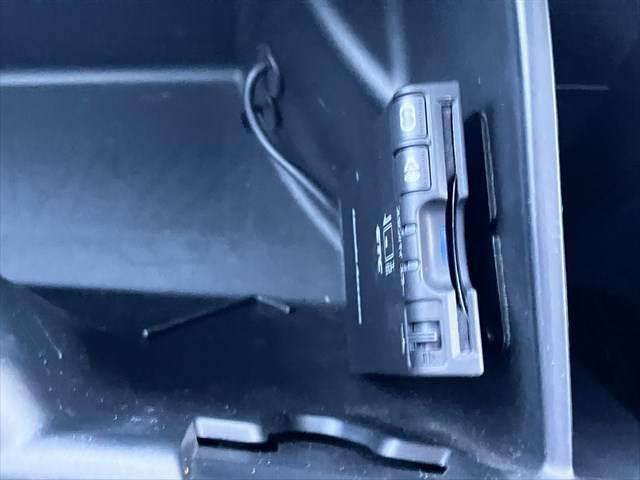 フィットハイブリッド ベースグレード　メモリーナビ　バックカメラ　フルセグＴＶ　スマートキー　禁煙車　ＥＴＣ　クルーズコントロール　盗難防止装置　電動格納ミラー　アイドリングストップ　パワーウィンドウ（41枚目）