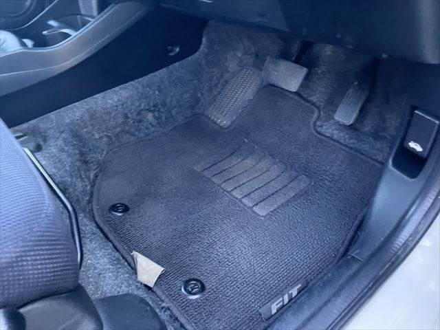 フィットハイブリッド ベースグレード　メモリーナビ　バックカメラ　フルセグＴＶ　スマートキー　禁煙車　ＥＴＣ　クルーズコントロール　盗難防止装置　電動格納ミラー　アイドリングストップ　パワーウィンドウ（47枚目）