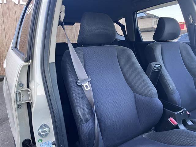 フィットハイブリッド ベースグレード　メモリーナビ　バックカメラ　フルセグＴＶ　スマートキー　禁煙車　ＥＴＣ　クルーズコントロール　盗難防止装置　電動格納ミラー　アイドリングストップ　パワーウィンドウ（50枚目）