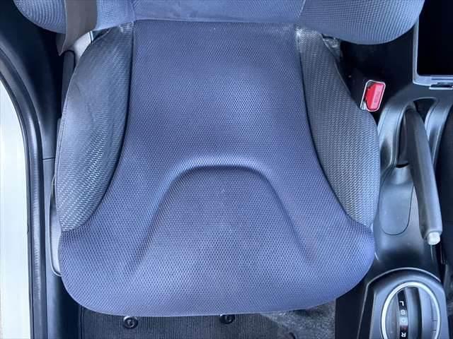 フィットハイブリッド ベースグレード　メモリーナビ　バックカメラ　フルセグＴＶ　スマートキー　禁煙車　ＥＴＣ　クルーズコントロール　盗難防止装置　電動格納ミラー　アイドリングストップ　パワーウィンドウ（51枚目）