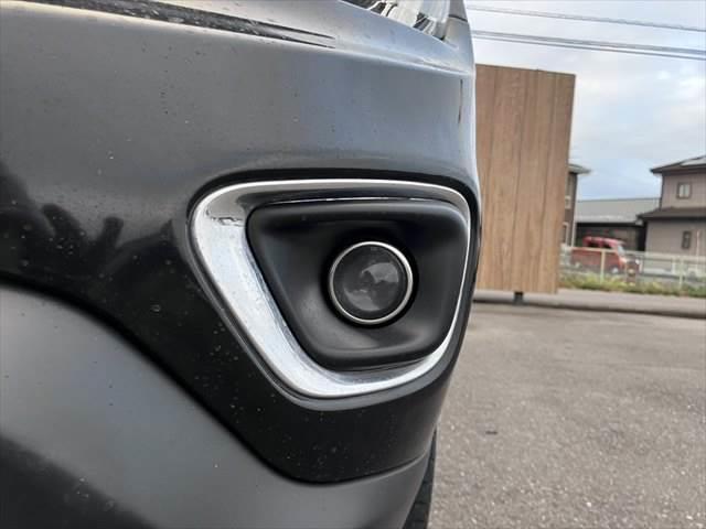 ジープ・コンパス リミテッド ボストンオーディオ クルーズコントロール SDナビ バックカメラ シートヒーター パワーシート Bluetooth フルセグTV ETC 純正18インチアルミホイール 衝撃緩和ヘッドレスト(24枚目)