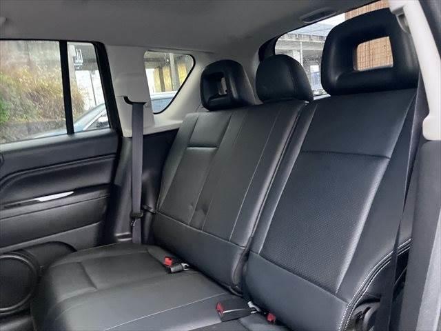 ジープ・コンパス リミテッド ボストンオーディオ クルーズコントロール SDナビ バックカメラ シートヒーター パワーシート Bluetooth フルセグTV ETC 純正18インチアルミホイール 衝撃緩和ヘッドレスト(33枚目)