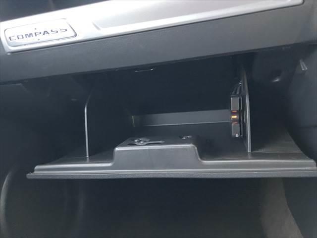 ジープ・コンパス リミテッド ボストンオーディオ クルーズコントロール SDナビ バックカメラ シートヒーター パワーシート Bluetooth フルセグTV ETC 純正18インチアルミホイール 衝撃緩和ヘッドレスト(43枚目)