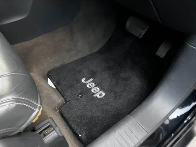 ジープ・コンパス リミテッド ボストンオーディオ クルーズコントロール SDナビ バックカメラ シートヒーター パワーシート Bluetooth フルセグTV ETC 純正18インチアルミホイール 衝撃緩和ヘッドレスト(48枚目)