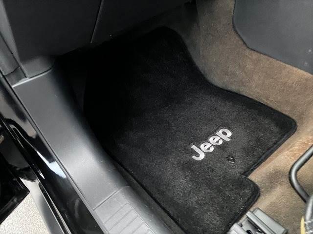 ジープ・コンパス リミテッド ボストンオーディオ クルーズコントロール SDナビ バックカメラ シートヒーター パワーシート Bluetooth フルセグTV ETC 純正18インチアルミホイール 衝撃緩和ヘッドレスト(49枚目)