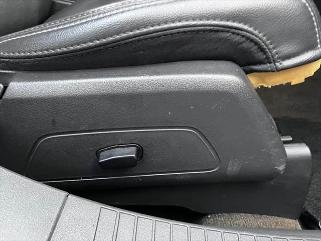 ジープ・コンパス リミテッド ボストンオーディオ クルーズコントロール SDナビ バックカメラ シートヒーター パワーシート Bluetooth フルセグTV ETC 純正18インチアルミホイール 衝撃緩和ヘッドレスト(53枚目)