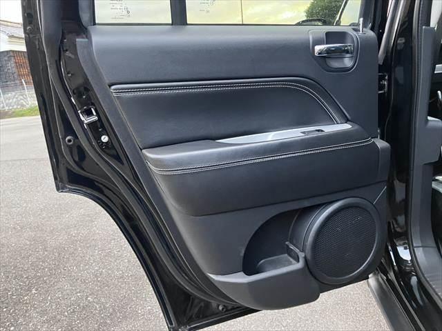 ジープ・コンパス リミテッド ボストンオーディオ クルーズコントロール SDナビ バックカメラ シートヒーター パワーシート Bluetooth フルセグTV ETC 純正18インチアルミホイール 衝撃緩和ヘッドレスト(60枚目)