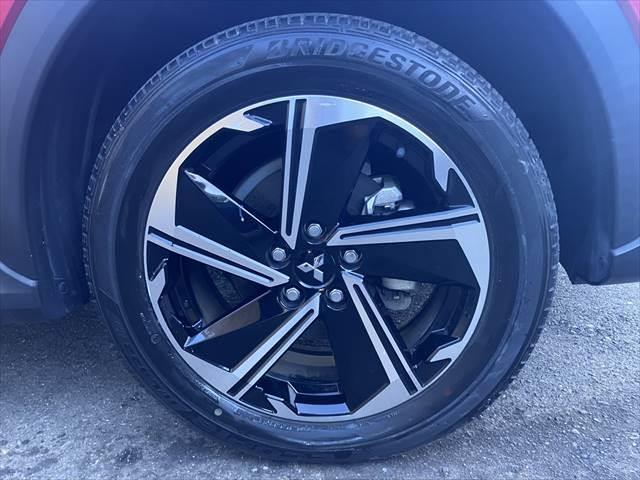 エクリプスクロスＰＨＥＶ Ｇ　４ＷＤ　レーダークルーズコントロール　衝突軽減ブレーキ　フルセグＴＶ　ＥＴＣ　禁煙車　クリアランスソナー　ＢＳＭ　シートヒーター　パワーシート　ハーフレザー　ＬＥＤヘッドライト　Ｂｌｕｅｔｏｏｔｈ対応（12枚目）