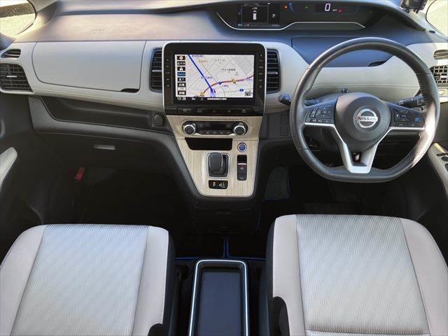 セレナ ｅ－パワー　ハイウェイスターＶ　フリップダウンモニター　純正１０インチナビ　禁煙車　衝突軽減ブレーキ　両側パワースライドドア　アラウンドビューモニター　フルセグ　Ｂｌｕｅｔｏｏｔｈ　ＬＥＤヘッドライト　レーダークルーズコントロール（3枚目）