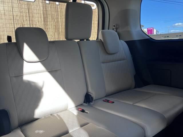 セレナ ｅ－パワー　ハイウェイスターＶ　フリップダウンモニター　純正１０インチナビ　禁煙車　衝突軽減ブレーキ　両側パワースライドドア　アラウンドビューモニター　フルセグ　Ｂｌｕｅｔｏｏｔｈ　ＬＥＤヘッドライト　レーダークルーズコントロール（12枚目）