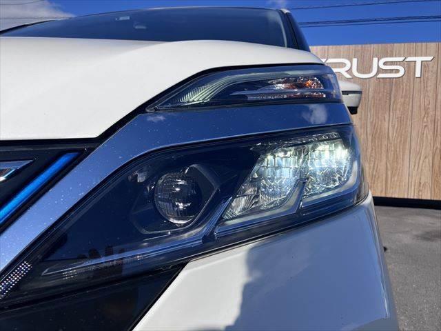 セレナ ｅ－パワー　ハイウェイスターＶ　フリップダウンモニター　純正１０インチナビ　禁煙車　衝突軽減ブレーキ　両側パワースライドドア　アラウンドビューモニター　フルセグ　Ｂｌｕｅｔｏｏｔｈ　ＬＥＤヘッドライト　レーダークルーズコントロール（14枚目）