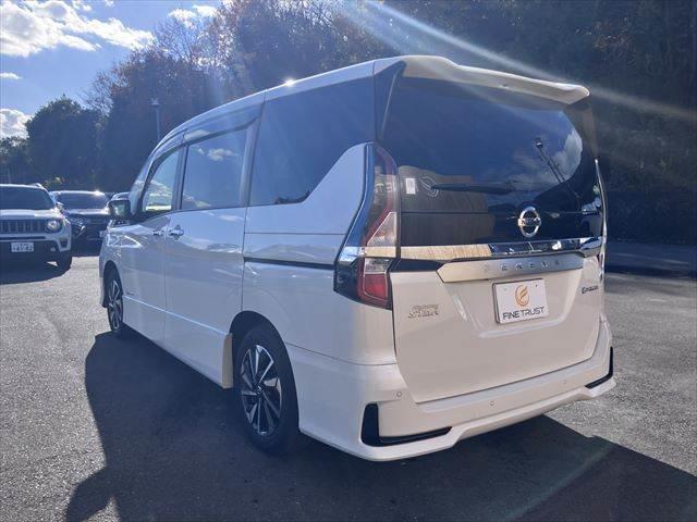 セレナ ｅ－パワー　ハイウェイスターＶ　フリップダウンモニター　純正１０インチナビ　禁煙車　衝突軽減ブレーキ　両側パワースライドドア　アラウンドビューモニター　フルセグ　Ｂｌｕｅｔｏｏｔｈ　ＬＥＤヘッドライト　レーダークルーズコントロール（23枚目）