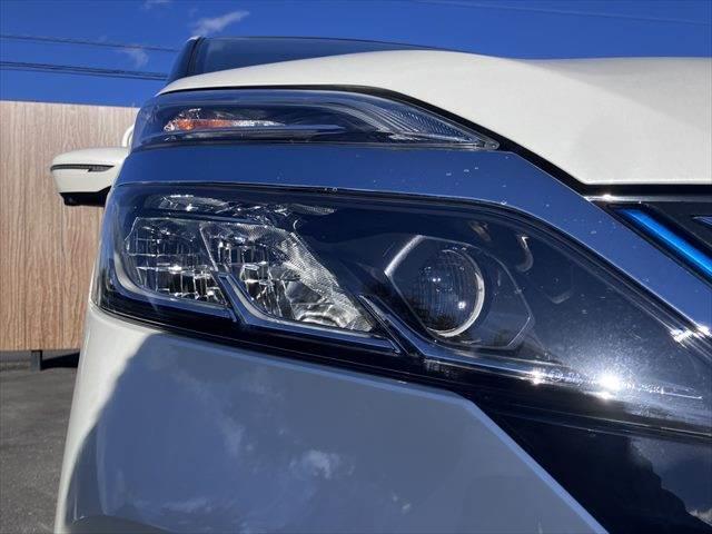 セレナ ｅ－パワー　ハイウェイスターＶ　フリップダウンモニター　純正１０インチナビ　禁煙車　衝突軽減ブレーキ　両側パワースライドドア　アラウンドビューモニター　フルセグ　Ｂｌｕｅｔｏｏｔｈ　ＬＥＤヘッドライト　レーダークルーズコントロール（28枚目）