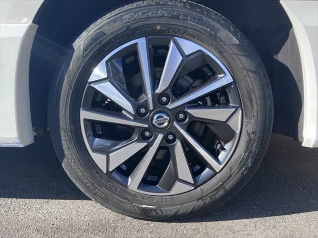 セレナ ｅ－パワー　ハイウェイスターＶ　フリップダウンモニター　純正１０インチナビ　禁煙車　衝突軽減ブレーキ　両側パワースライドドア　アラウンドビューモニター　フルセグ　Ｂｌｕｅｔｏｏｔｈ　ＬＥＤヘッドライト　レーダークルーズコントロール（32枚目）