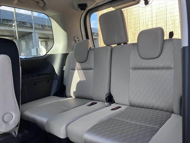 セレナ ｅ－パワー　ハイウェイスターＶ　フリップダウンモニター　純正１０インチナビ　禁煙車　衝突軽減ブレーキ　両側パワースライドドア　アラウンドビューモニター　フルセグ　Ｂｌｕｅｔｏｏｔｈ　ＬＥＤヘッドライト　レーダークルーズコントロール（40枚目）