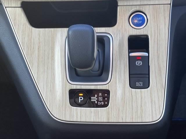 セレナ ｅ－パワー　ハイウェイスターＶ　フリップダウンモニター　純正１０インチナビ　禁煙車　衝突軽減ブレーキ　両側パワースライドドア　アラウンドビューモニター　フルセグ　Ｂｌｕｅｔｏｏｔｈ　ＬＥＤヘッドライト　レーダークルーズコントロール（41枚目）