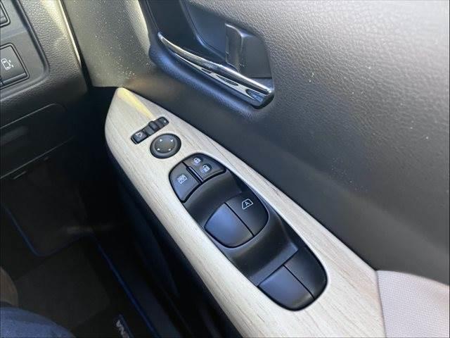 セレナ ｅ－パワー　ハイウェイスターＶ　フリップダウンモニター　純正１０インチナビ　禁煙車　衝突軽減ブレーキ　両側パワースライドドア　アラウンドビューモニター　フルセグ　Ｂｌｕｅｔｏｏｔｈ　ＬＥＤヘッドライト　レーダークルーズコントロール（49枚目）