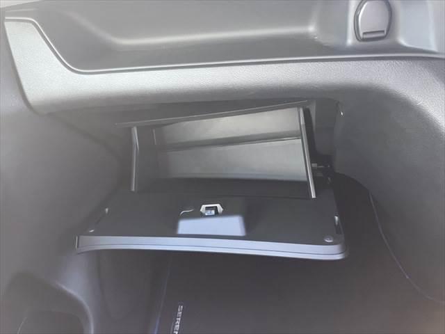 セレナ ｅ－パワー　ハイウェイスターＶ　フリップダウンモニター　純正１０インチナビ　禁煙車　衝突軽減ブレーキ　両側パワースライドドア　アラウンドビューモニター　フルセグ　Ｂｌｕｅｔｏｏｔｈ　ＬＥＤヘッドライト　レーダークルーズコントロール（51枚目）