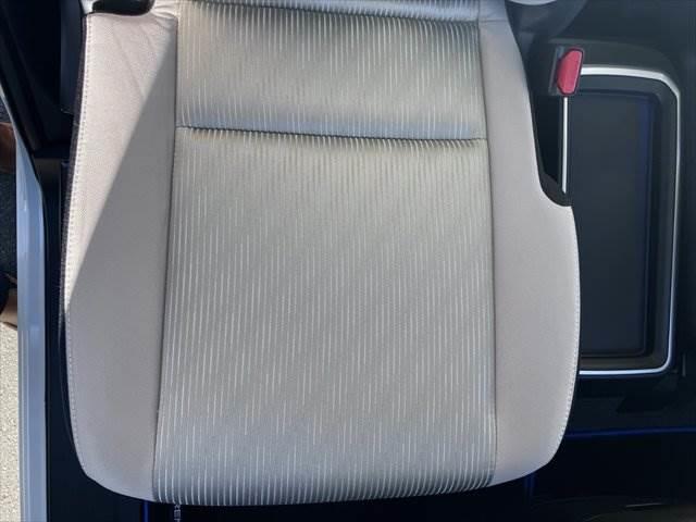 セレナ ｅ－パワー　ハイウェイスターＶ　フリップダウンモニター　純正１０インチナビ　禁煙車　衝突軽減ブレーキ　両側パワースライドドア　アラウンドビューモニター　フルセグ　Ｂｌｕｅｔｏｏｔｈ　ＬＥＤヘッドライト　レーダークルーズコントロール（57枚目）