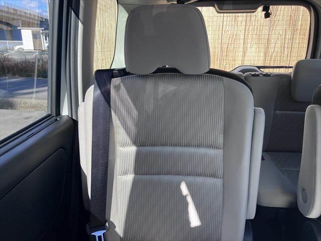 セレナ ｅ－パワー　ハイウェイスターＶ　フリップダウンモニター　純正１０インチナビ　禁煙車　衝突軽減ブレーキ　両側パワースライドドア　アラウンドビューモニター　フルセグ　Ｂｌｕｅｔｏｏｔｈ　ＬＥＤヘッドライト　レーダークルーズコントロール（59枚目）