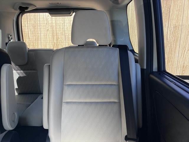 セレナ ｅ－パワー　ハイウェイスターＶ　フリップダウンモニター　純正１０インチナビ　禁煙車　衝突軽減ブレーキ　両側パワースライドドア　アラウンドビューモニター　フルセグ　Ｂｌｕｅｔｏｏｔｈ　ＬＥＤヘッドライト　レーダークルーズコントロール（68枚目）